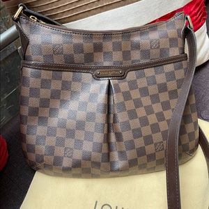 Cross body Louis Vuitton bag